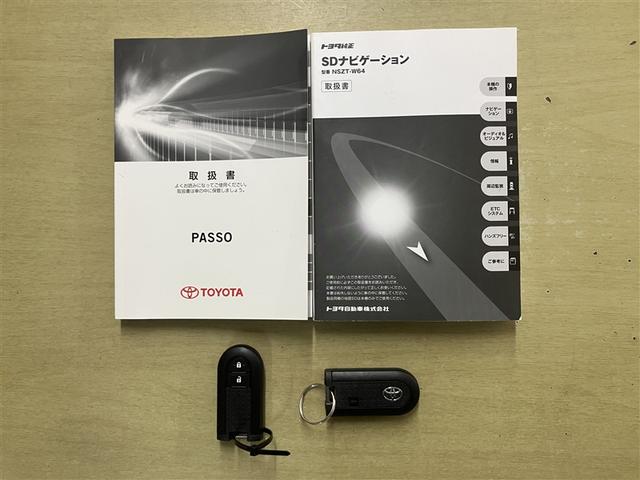 パッソ X LパッケージS スマートキ 助手席エアバック フルセグテレビ Bカメラ 横滑り防止 i-stop LEDヘッドライト 盗難防止システム オートエアコン AUX エアバック キーレスエントリー ナビTV メモリナビ(20枚目)