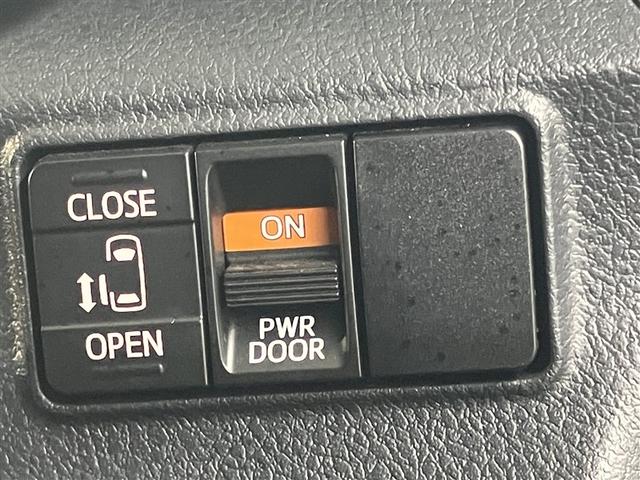 シエンタ ハイブリッドＸ　メディアプレイヤー接続　スマートキー＆プッシュスタート　キーフリー　イモビライザー　パワステ　フルオートエアコン　パワーウィンドウ　Ｗエアバッグ　ワンセグ　ＥＴＣ車載器　ナビ＆ＴＶ　運転席エアバック（9枚目）