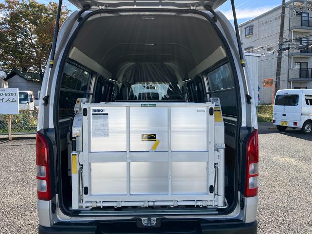 ハイエースバン パワーゲート 1年保証 1オーナー 整備記録18枚 ラッシング 5ドア 3人乗り キーレス ETC カロッツェリア製ナビ バックカメラ DVD/CD/SD(6枚目)