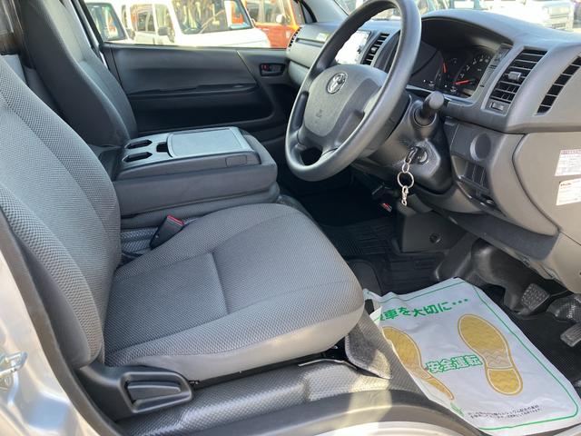 ハイエースバン パワーゲート 1年保証 1オーナー 整備記録18枚 ラッシング 5ドア 3人乗り キーレス ETC カロッツェリア製ナビ バックカメラ DVD/CD/SD(10枚目)