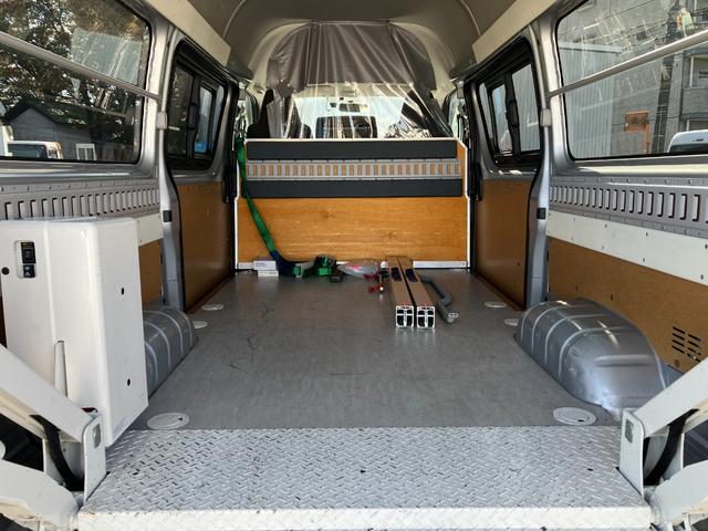 ハイエースバン パワーゲート 1年保証 1オーナー 整備記録18枚 ラッシング 5ドア 3人乗り キーレス ETC カロッツェリア製ナビ バックカメラ DVD/CD/SD(12枚目)