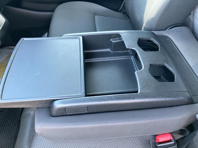 ハイエースバン パワーゲート 1年保証 1オーナー 整備記録18枚 ラッシング 5ドア 3人乗り キーレス ETC カロッツェリア製ナビ バックカメラ DVD/CD/SD(28枚目)