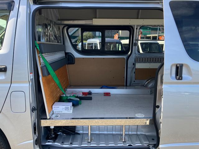 ハイエースバン パワーゲート 1年保証 1オーナー 整備記録18枚 ラッシング 5ドア 3人乗り キーレス ETC カロッツェリア製ナビ バックカメラ DVD/CD/SD(30枚目)