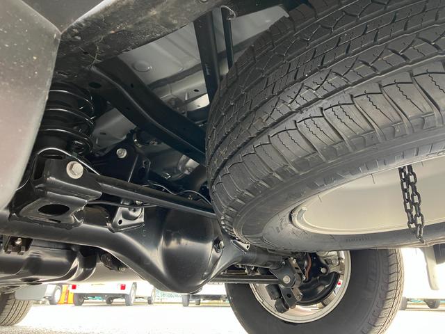 ランドクルーザープラド ＴＸ　Ｌパッケージ　オプション合計９６１，２００円　Ｔコネクトナビ　スーパーライヴサウンド　マルチモニター　ＢＳＭ　ムーンルーフ　モデリスタフルキット／マフラー　セーフティセンス　カープレイ　本革電動　ベンチレーション（18枚目）