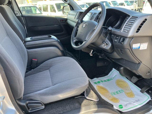 ハイエースバン ロングワイドスーパーＧＬ　１年保証　１オーナー　キャンピングベース車　元公共応急作業車（ＮＴＴ）　４ＷＤ　キーレス　フォグ　オートライト　ＥＴＣ　パナソニック製ナビ　フルセグ　バックカメラ　ＣＤ録音　ＤＶＤ／ＣＤ／ＳＤ（8枚目）