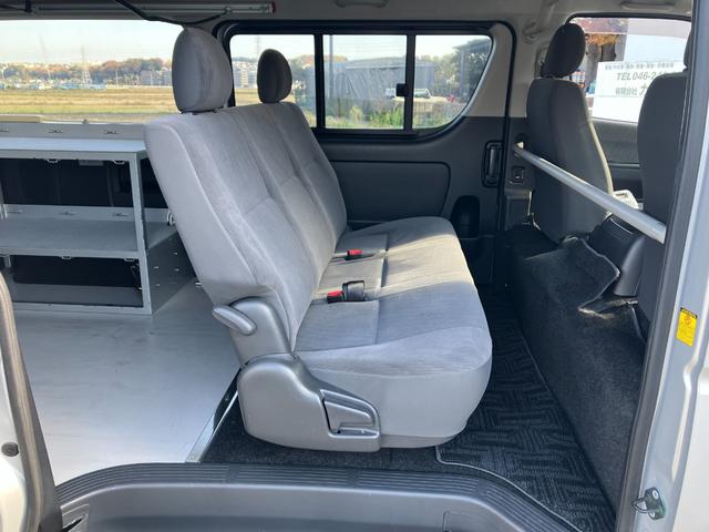 ハイエースバン ロングワイドスーパーＧＬ　１年保証　１オーナー　キャンピングベース車　元公共応急作業車（ＮＴＴ）　４ＷＤ　キーレス　フォグ　オートライト　ＥＴＣ　パナソニック製ナビ　フルセグ　バックカメラ　ＣＤ録音　ＤＶＤ／ＣＤ／ＳＤ（12枚目）