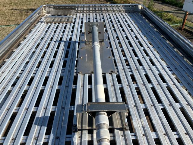 ハイエースバン ロングワイドスーパーＧＬ　１年保証　１オーナー　キャンピングベース車　元公共応急作業車（ＮＴＴ）　４ＷＤ　キーレス　フォグ　オートライト　ＥＴＣ　パナソニック製ナビ　フルセグ　バックカメラ　ＣＤ録音　ＤＶＤ／ＣＤ／ＳＤ（22枚目）