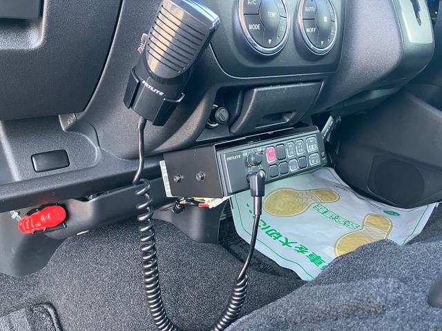 ハイエースバン ロングワイドスーパーＧＬ　１年保証　１オーナー　キャンピングベース車　元公共応急作業車（ＮＴＴ）　４ＷＤ　キーレス　フォグ　オートライト　ＥＴＣ　パナソニック製ナビ　フルセグ　バックカメラ　ＣＤ録音　ＤＶＤ／ＣＤ／ＳＤ（26枚目）