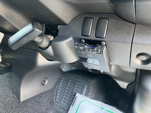 ハイエースバン ロングワイドスーパーＧＬ　１年保証　１オーナー　キャンピングベース車　元公共応急作業車（ＮＴＴ）　４ＷＤ　キーレス　フォグ　オートライト　ＥＴＣ　パナソニック製ナビ　フルセグ　バックカメラ　ＣＤ録音　ＤＶＤ／ＣＤ／ＳＤ（27枚目）