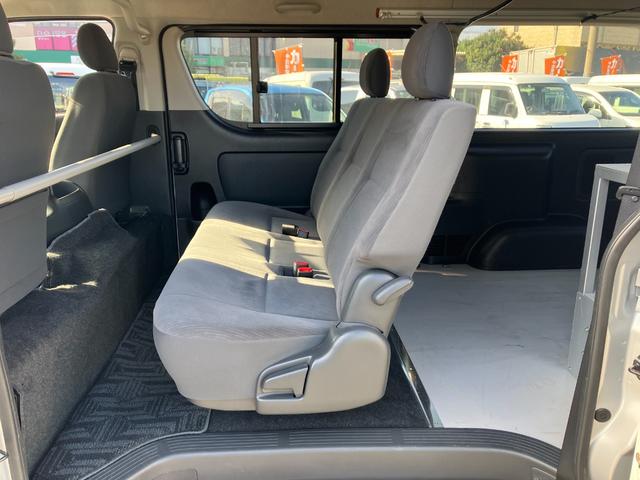 ハイエースバン ロングワイドスーパーＧＬ　１年保証　１オーナー　キャンピングベース車　元公共応急作業車（ＮＴＴ）　４ＷＤ　キーレス　フォグ　オートライト　ＥＴＣ　パナソニック製ナビ　フルセグ　バックカメラ　ＣＤ録音　ＤＶＤ／ＣＤ／ＳＤ（33枚目）