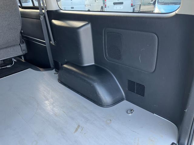 ハイエースバン ロングワイドスーパーＧＬ　１年保証　１オーナー　キャンピングベース車　元公共応急作業車（ＮＴＴ）　４ＷＤ　キーレス　フォグ　オートライト　ＥＴＣ　パナソニック製ナビ　フルセグ　バックカメラ　ＣＤ録音　ＤＶＤ／ＣＤ／ＳＤ（35枚目）