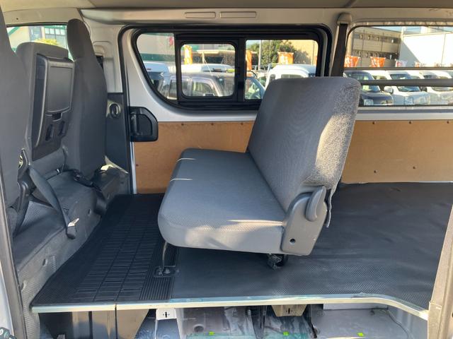 ハイエースバン ロングDX 1年保証 1オーナー 整備記録簿15枚 禁煙車 キーレス ETC 3/6人乗り 平床 5ドア リヤ小窓(12枚目)