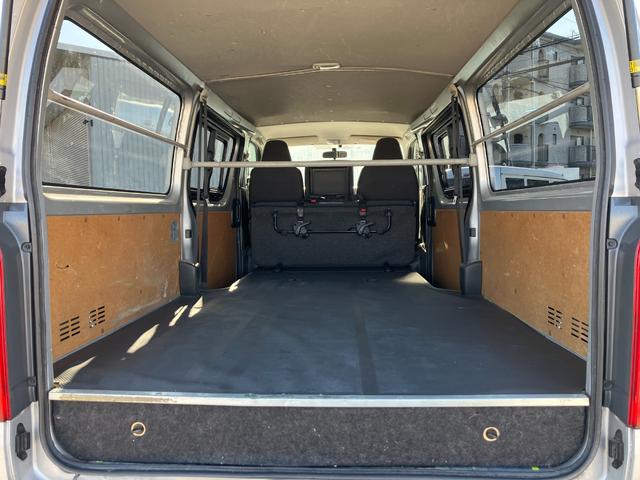 ハイエースバン ロングDX 1年保証 1オーナー 整備記録簿15枚 禁煙車 キーレス ETC 3/6人乗り 平床 5ドア リヤ小窓(13枚目)
