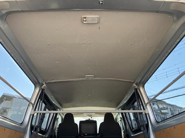 ハイエースバン ロングDX 1年保証 1オーナー 整備記録簿15枚 禁煙車 キーレス ETC 3/6人乗り 平床 5ドア リヤ小窓(14枚目)