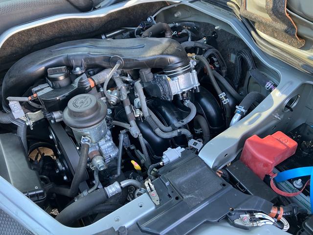 ハイエースバン ロングDX 1年保証 1オーナー 整備記録簿15枚 禁煙車 キーレス ETC 3/6人乗り 平床 5ドア リヤ小窓(24枚目)