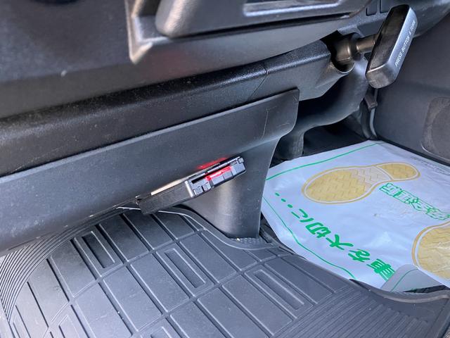 ハイエースバン ロングDX 1年保証 1オーナー 整備記録簿15枚 禁煙車 キーレス ETC 3/6人乗り 平床 5ドア リヤ小窓(26枚目)