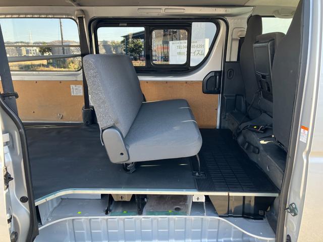 ハイエースバン ロングDX 1年保証 1オーナー 整備記録簿15枚 禁煙車 キーレス ETC 3/6人乗り 平床 5ドア リヤ小窓(28枚目)