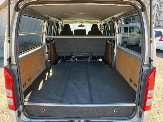 ハイエースバン ロングDX 1年保証 1オーナー 整備記録簿15枚 禁煙車 キーレス ETC 3/6人乗り 平床 5ドア リヤ小窓(32枚目)