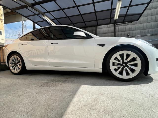 モデル３ ロングレンジ　ＡＷＤ　／１オーナー／禁煙車／保証付／ガラスルーフ／ダッシュカム／オートパイロット／純正ナビ／サイド＆バックカメラ／Ｂｌｕｅｔｏｏｔｈ／ＥＴＣ２．０／置くだけ充電／衝突軽減ブレーキ／パークトロニックセンサー（17枚目）