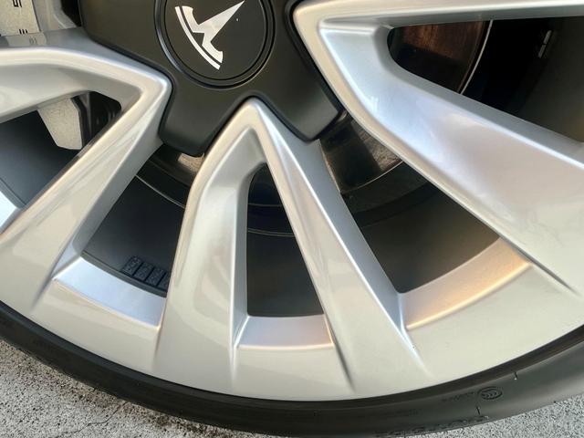 モデル３ ロングレンジ　ＡＷＤ　／１オーナー／禁煙車／保証付／ガラスルーフ／ダッシュカム／オートパイロット／純正ナビ／サイド＆バックカメラ／Ｂｌｕｅｔｏｏｔｈ／ＥＴＣ２．０／置くだけ充電／衝突軽減ブレーキ／パークトロニックセンサー（18枚目）