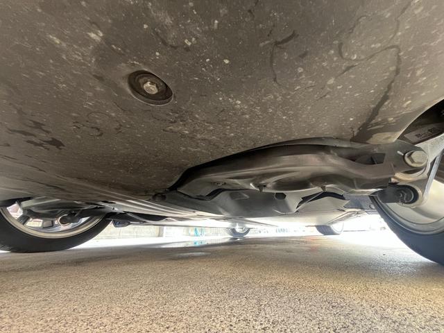 モデル３ ロングレンジ　ＡＷＤ　／１オーナー／禁煙車／保証付／ガラスルーフ／ダッシュカム／オートパイロット／純正ナビ／サイド＆バックカメラ／Ｂｌｕｅｔｏｏｔｈ／ＥＴＣ２．０／置くだけ充電／衝突軽減ブレーキ／パークトロニックセンサー（25枚目）