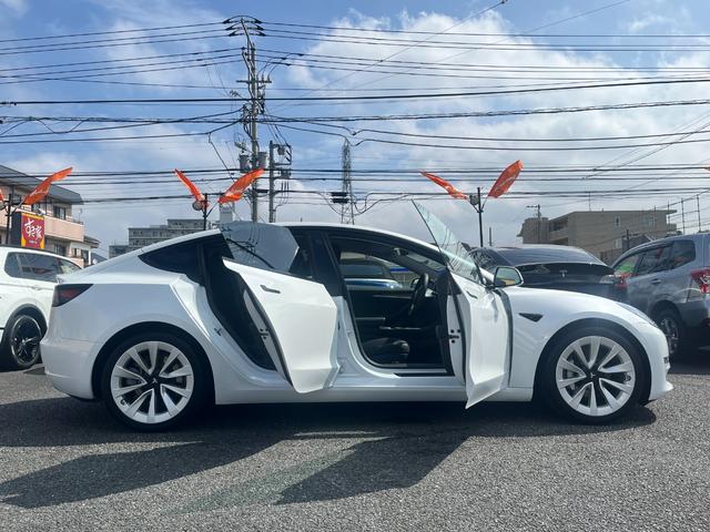 モデル３ ロングレンジ　ＡＷＤ　／１オーナー／禁煙車／保証付／ガラスルーフ／ダッシュカム／オートパイロット／純正ナビ／サイド＆バックカメラ／Ｂｌｕｅｔｏｏｔｈ／ＥＴＣ２．０／置くだけ充電／衝突軽減ブレーキ／パークトロニックセンサー（30枚目）