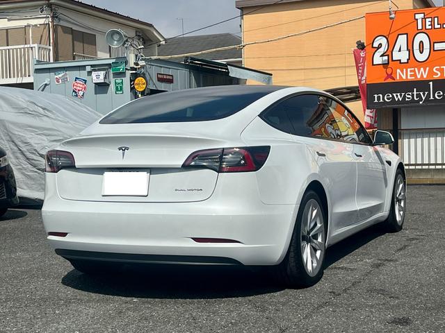 モデル３ ロングレンジ　ＡＷＤ　／１オーナー／禁煙車／保証付／ガラスルーフ／ダッシュカム／オートパイロット／純正ナビ／サイド＆バックカメラ／Ｂｌｕｅｔｏｏｔｈ／ＥＴＣ２．０／置くだけ充電／衝突軽減ブレーキ／パークトロニックセンサー（33枚目）