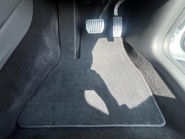 モデル３ ロングレンジ　ＡＷＤ　／１オーナー／禁煙車／保証付／ガラスルーフ／ダッシュカム／オートパイロット／純正ナビ／サイド＆バックカメラ／Ｂｌｕｅｔｏｏｔｈ／ＥＴＣ２．０／置くだけ充電／衝突軽減ブレーキ／パークトロニックセンサー（40枚目）