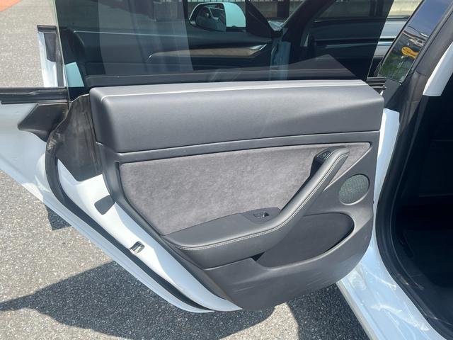 モデル３ ロングレンジ　ＡＷＤ　／１オーナー／禁煙車／保証付／ガラスルーフ／ダッシュカム／オートパイロット／純正ナビ／サイド＆バックカメラ／Ｂｌｕｅｔｏｏｔｈ／ＥＴＣ２．０／置くだけ充電／衝突軽減ブレーキ／パークトロニックセンサー（70枚目）