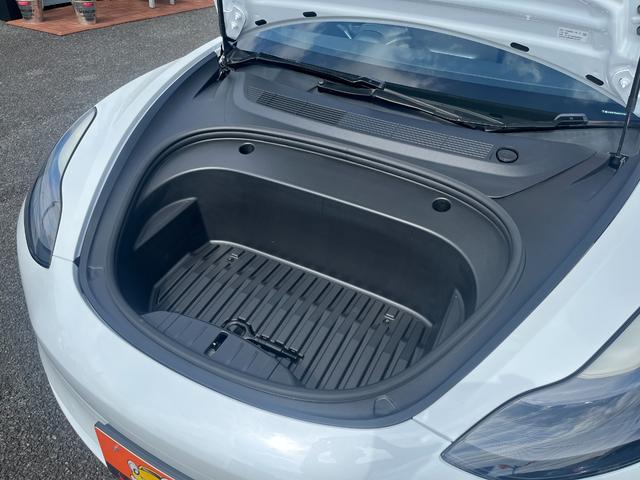 モデル３ ロングレンジ　ＡＷＤ　／１オーナー／禁煙車／保証付／ガラスルーフ／ダッシュカム／オートパイロット／純正ナビ／サイド＆バックカメラ／Ｂｌｕｅｔｏｏｔｈ／ＥＴＣ２．０／置くだけ充電／衝突軽減ブレーキ／パークトロニックセンサー（72枚目）