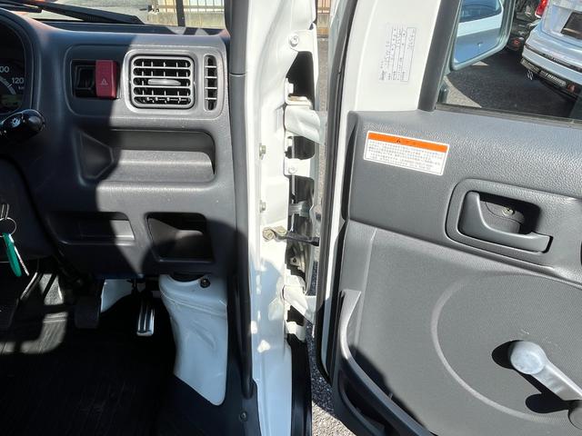 キャリイトラック KCパワステ農繁仕様 /買取り直販車/禁煙車/4WD/5速マニュアル/カーナビ/ドライブレコーダー/外内装クリーニング済み(32枚目)