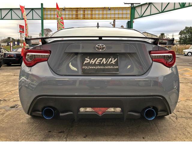 GTリミテッド ブラックパッケージ TRDエアロ HKS車高調・マフラー RAYS18インチアルミ バイパー セキュリティー・エンジンスターター ブレンボブレーキ ETC ドライブレコーダー バックカメラ ストラーダ フルセグナビ(6枚目)
