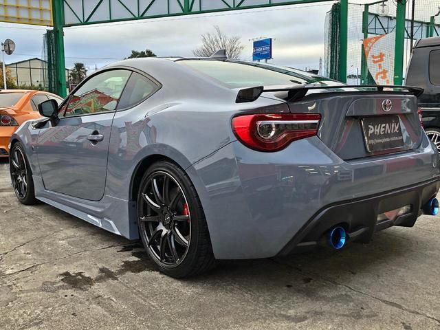 GTリミテッド ブラックパッケージ TRDエアロ HKS車高調・マフラー RAYS18インチアルミ バイパー セキュリティー・エンジンスターター ブレンボブレーキ ETC ドライブレコーダー バックカメラ ストラーダ フルセグナビ(7枚目)