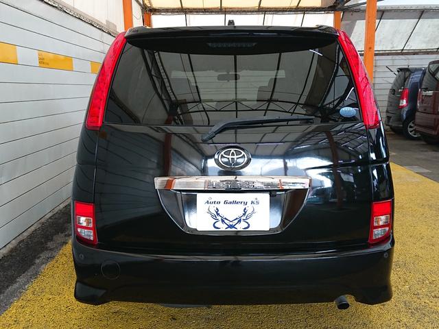 TOYOTA ISIS PLATANA