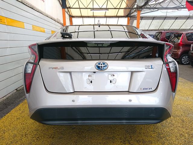 プリウス Sセーフティプラス ナビ 地デジ バックカメラ Bluetoothオーディオ ドライブレコーダー ETC プッシュスタート スマートキー(3枚目)
