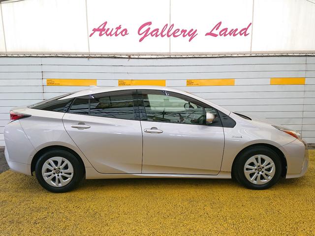 プリウス Sセーフティプラス ナビ 地デジ バックカメラ Bluetoothオーディオ ドライブレコーダー ETC プッシュスタート スマートキー(4枚目)