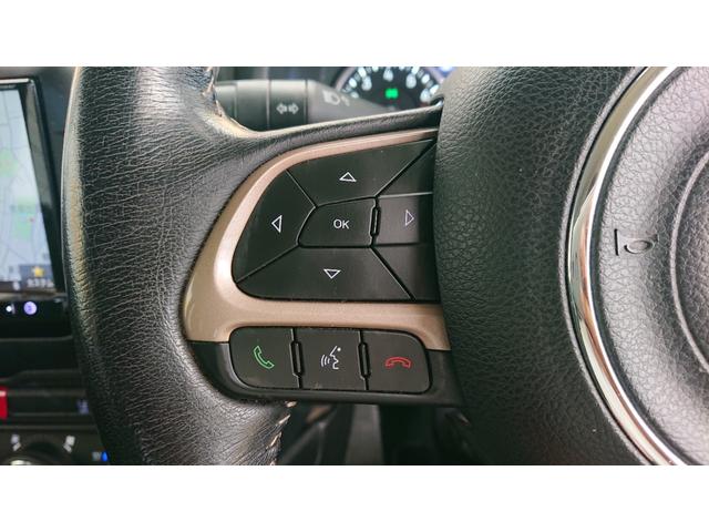 ジープ・レネゲード リミテッド　ナビ　地デジ　Ｂｌｕｅｔｏｏｔｈオーディオ　バックカメラ　パワーシート　シートヒーター　ハンドルヒーター　衝突軽減ブレーキ　クルーズコントロール　プッシュスタート　スマートキー　ワンオーナー（17枚目）