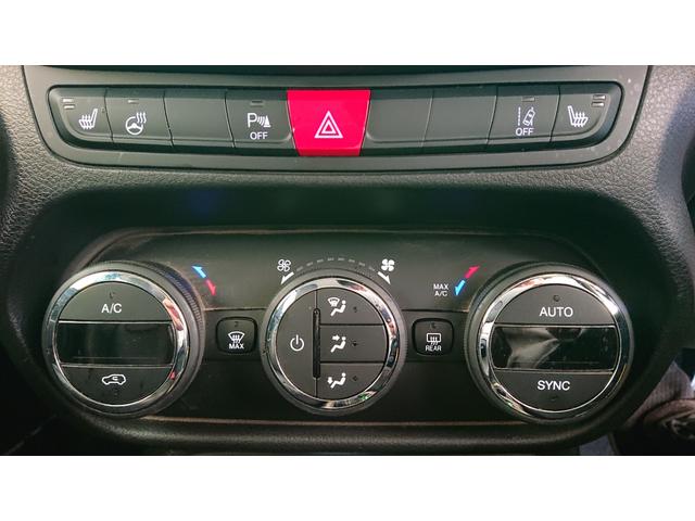 ジープ・レネゲード リミテッド　ナビ　地デジ　Ｂｌｕｅｔｏｏｔｈオーディオ　バックカメラ　パワーシート　シートヒーター　ハンドルヒーター　衝突軽減ブレーキ　クルーズコントロール　プッシュスタート　スマートキー　ワンオーナー（19枚目）