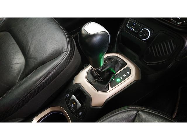 ジープ・レネゲード リミテッド　ナビ　地デジ　Ｂｌｕｅｔｏｏｔｈオーディオ　バックカメラ　パワーシート　シートヒーター　ハンドルヒーター　衝突軽減ブレーキ　クルーズコントロール　プッシュスタート　スマートキー　ワンオーナー（20枚目）