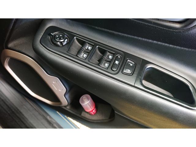 ジープ・レネゲード リミテッド　ナビ　地デジ　Ｂｌｕｅｔｏｏｔｈオーディオ　バックカメラ　パワーシート　シートヒーター　ハンドルヒーター　衝突軽減ブレーキ　クルーズコントロール　プッシュスタート　スマートキー　ワンオーナー（24枚目）