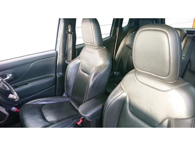 ジープ・レネゲード リミテッド　ナビ　地デジ　Ｂｌｕｅｔｏｏｔｈオーディオ　バックカメラ　パワーシート　シートヒーター　ハンドルヒーター　衝突軽減ブレーキ　クルーズコントロール　プッシュスタート　スマートキー　ワンオーナー（29枚目）