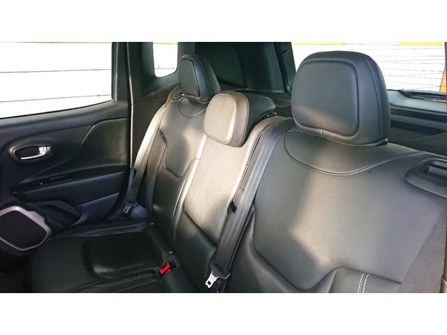 ジープ・レネゲード リミテッド　ナビ　地デジ　Ｂｌｕｅｔｏｏｔｈオーディオ　バックカメラ　パワーシート　シートヒーター　ハンドルヒーター　衝突軽減ブレーキ　クルーズコントロール　プッシュスタート　スマートキー　ワンオーナー（30枚目）