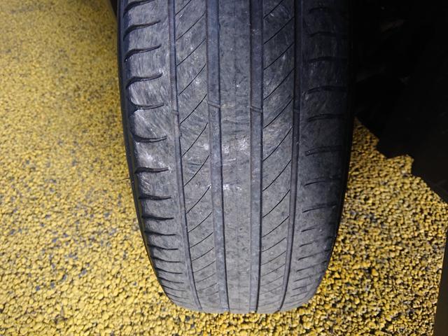 ジープ・レネゲード リミテッド　ナビ　地デジ　Ｂｌｕｅｔｏｏｔｈオーディオ　バックカメラ　パワーシート　シートヒーター　ハンドルヒーター　衝突軽減ブレーキ　クルーズコントロール　プッシュスタート　スマートキー　ワンオーナー（34枚目）