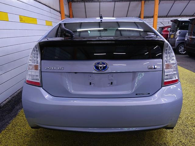 プリウス Ｇツーリングセレクション　ナビ　ワンセグ　バックカメラ　ＥＴＣ　ドライブレコーダー　スマートキー　プッシュスタート（3枚目）