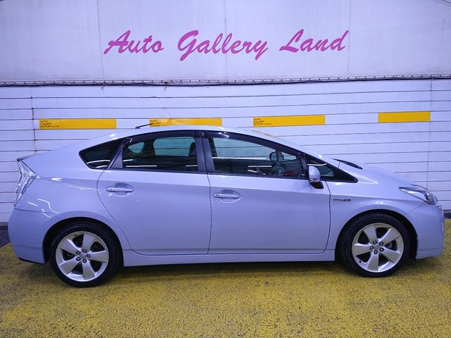 プリウス Ｇツーリングセレクション　ナビ　ワンセグ　バックカメラ　ＥＴＣ　ドライブレコーダー　スマートキー　プッシュスタート（4枚目）