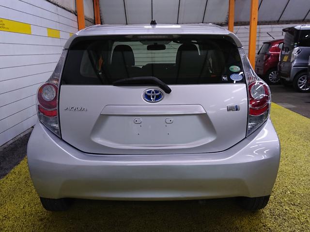 アクア Ｓ　ナビ　ＣＤ　ＤＶＤ　スマートキー　プッシュスタート　記録簿　ワンオーナー（3枚目）