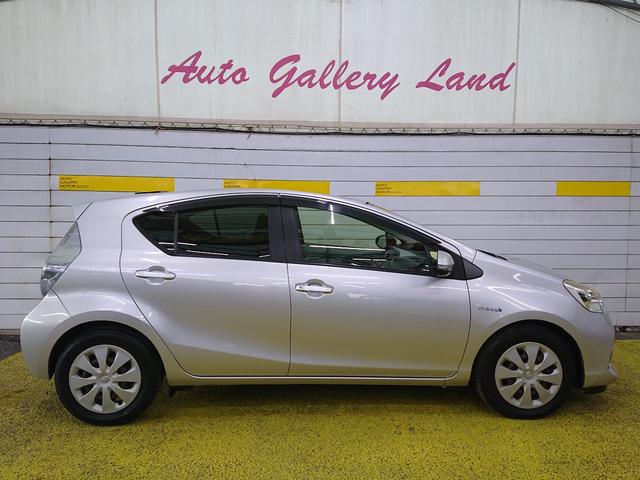 アクア Ｓ　ナビ　ＣＤ　ＤＶＤ　スマートキー　プッシュスタート　記録簿　ワンオーナー（4枚目）