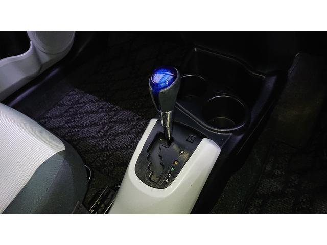 アクア Ｓ　ナビ　ＣＤ　ＤＶＤ　スマートキー　プッシュスタート　記録簿　ワンオーナー（13枚目）