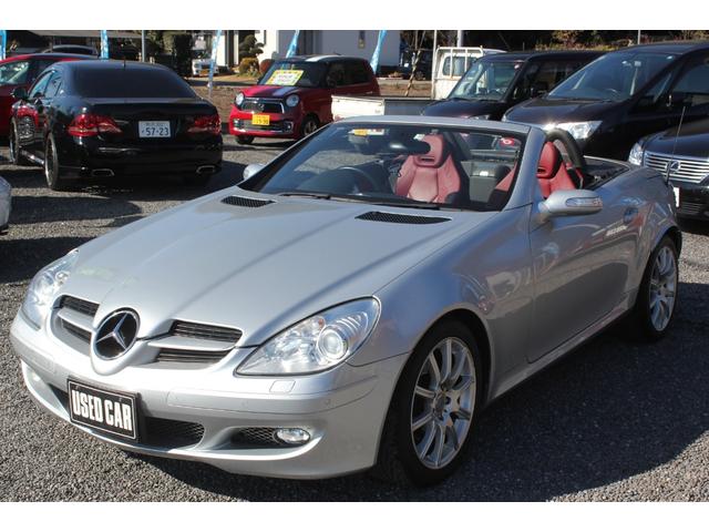 ＳＬＫ２８０　スポーツパッケージ　専用１７インチＡＷ／スポーツサス　３．０ＬＶ６ＤＯＨＣ　７速パドルシフト付　レッドレザー／ＰＷシート／ヒーター付　社外ナビ／フルセグＴＶ　ＨＩＤヘッドライト　ＥＴＣ(5枚目)