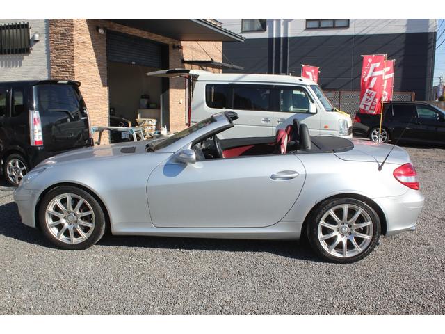 ＳＬＫ２８０　スポーツパッケージ　専用１７インチＡＷ／スポーツサス　３．０ＬＶ６ＤＯＨＣ　７速パドルシフト付　レッドレザー／ＰＷシート／ヒーター付　社外ナビ／フルセグＴＶ　ＨＩＤヘッドライト　ＥＴＣ(19枚目)